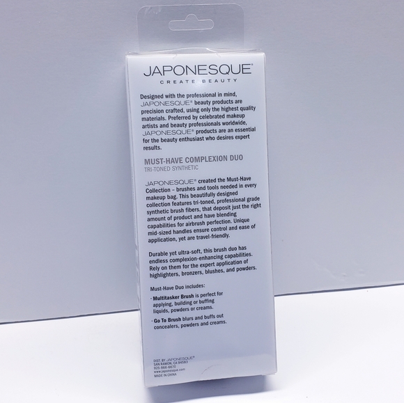 Japonesque Must-Have Complexion Brush Duo - Picture 3 of 4